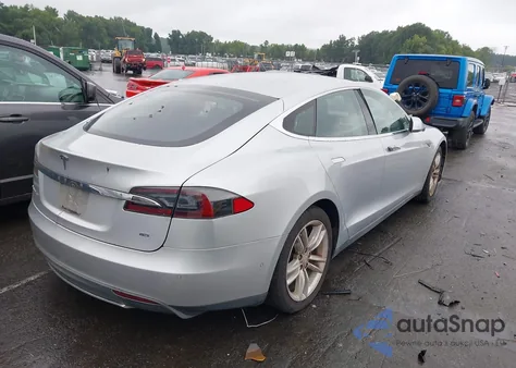 2015 Tesla Model S 60/70/85 z USA, uszkodzony, nr VIN 5YJSA1H13FF082373